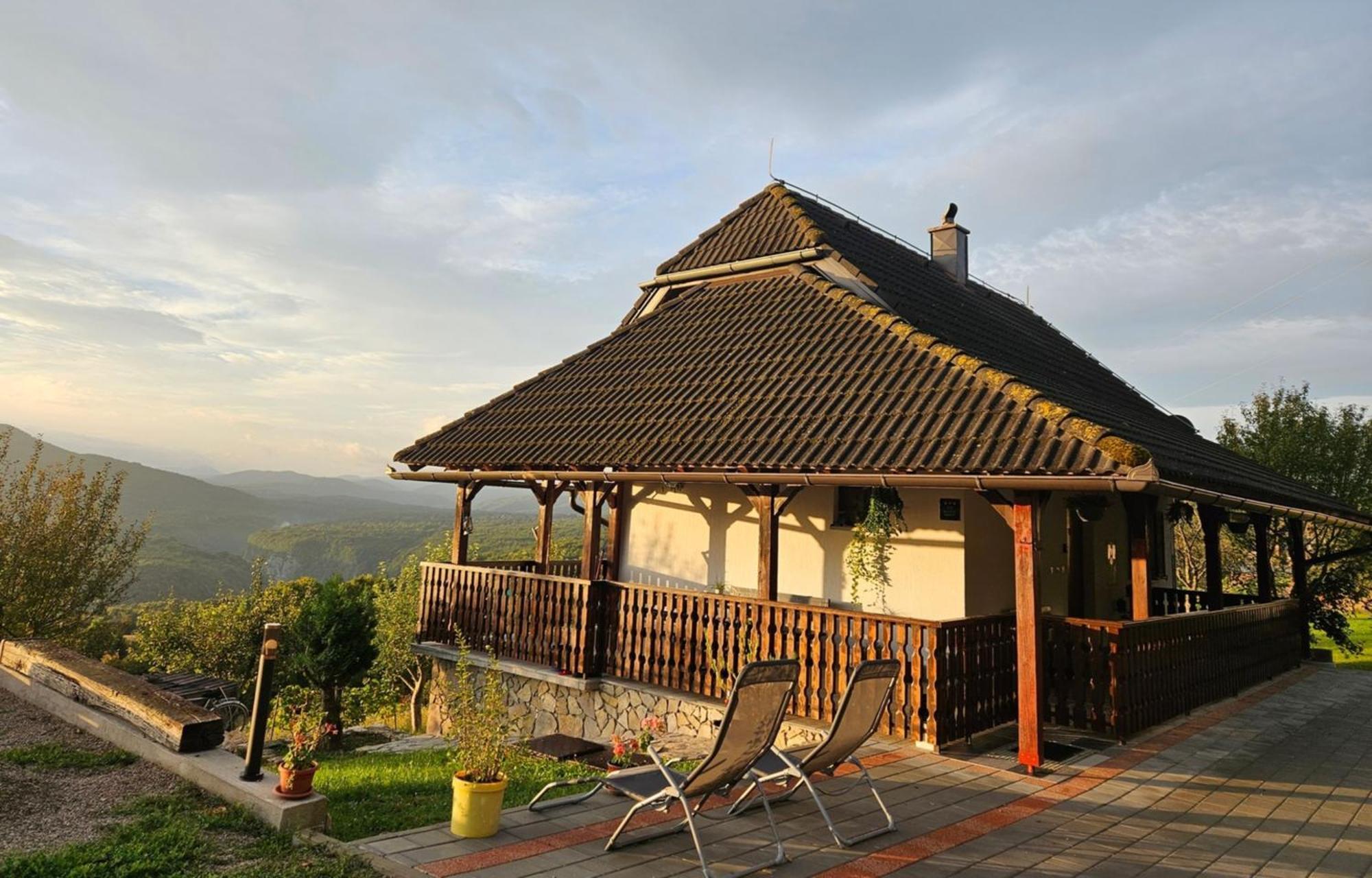 Villa Cozy House Zivko With Balcony Plitvička Jezera Esterno foto