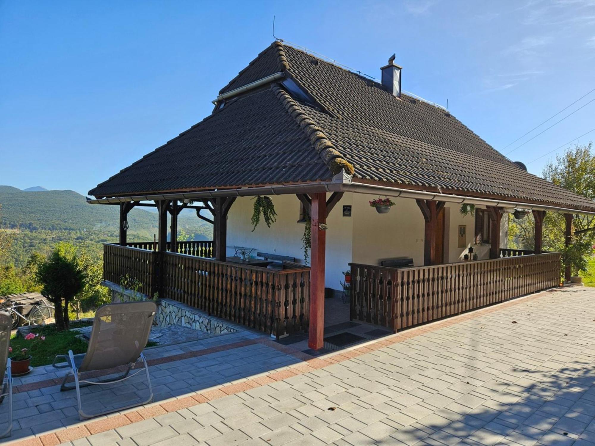Villa Cozy House Zivko With Balcony Plitvička Jezera Esterno foto